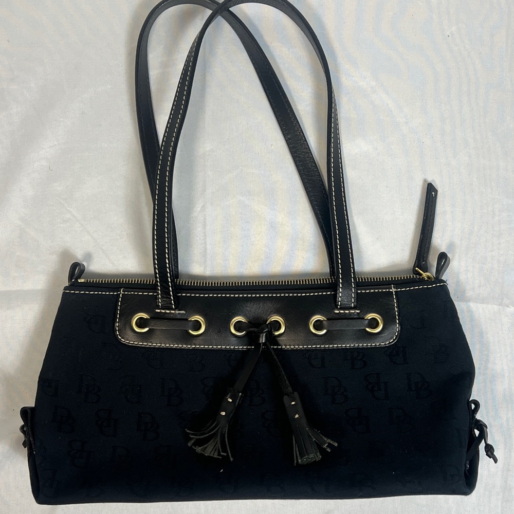 Dooney and bourke black handbag